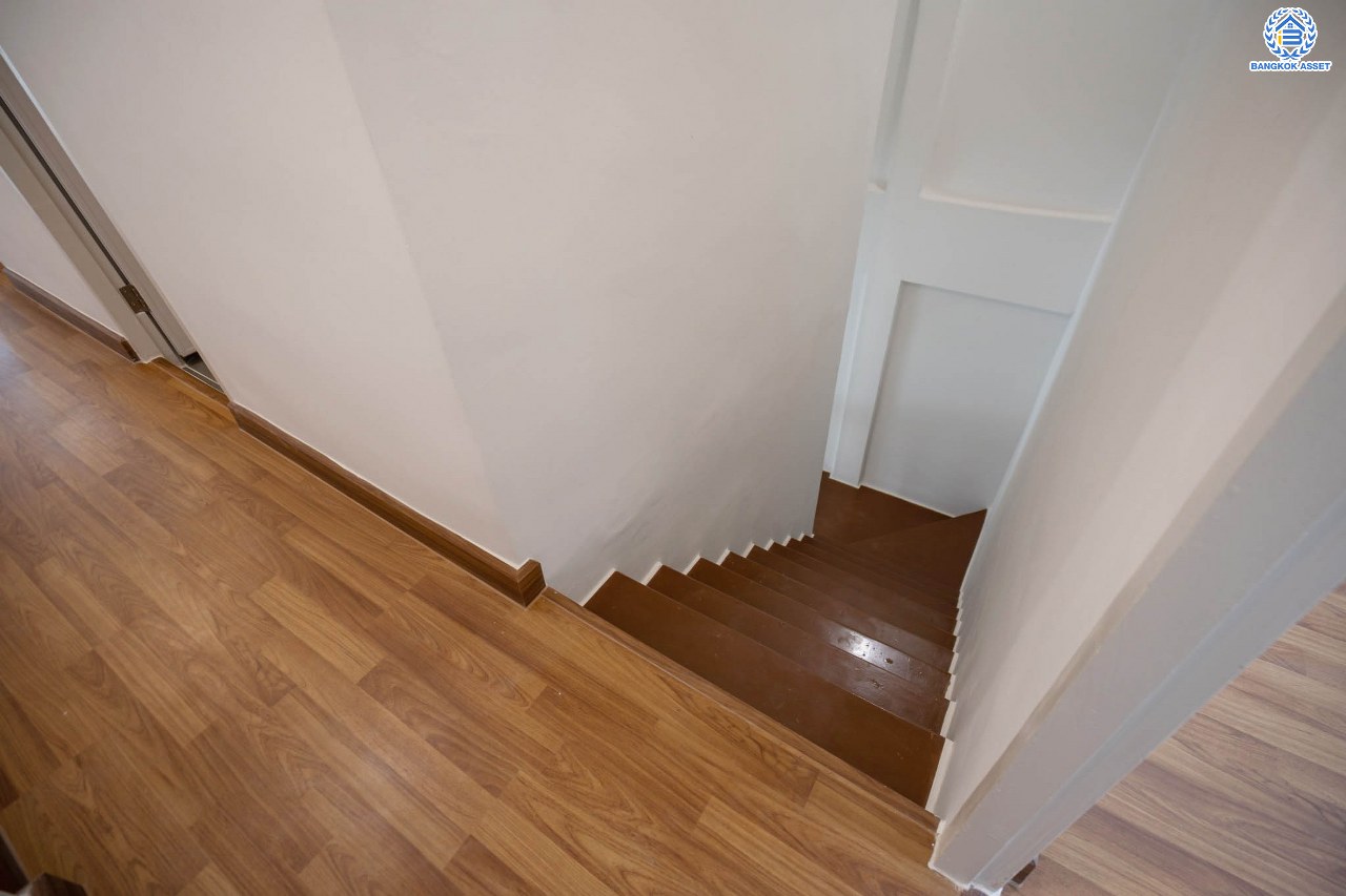 บ้านมือสองตกแต่งใหม่ โครงการ บ้านทอฝัน พิบูลย์สงคราม พร้อมอยู่ เนื้อที่ 16 ตร.ว. ฟังก์ชัน 3 ห้องนอน 2 ห้องน้ำ จอดรถได้ 1 คัน บนสุดยอดทำเล! เชื่อมถนนพิบูลย์สงคราม, วงศ์สว่าง, นครอินทร์ และติวานนท์ ใกล้จุดขึ้นทางด่วนศรีรัช-วงแหวนรอบนอก และรถไฟฟ้า "สถานีแยกติวานนท์"